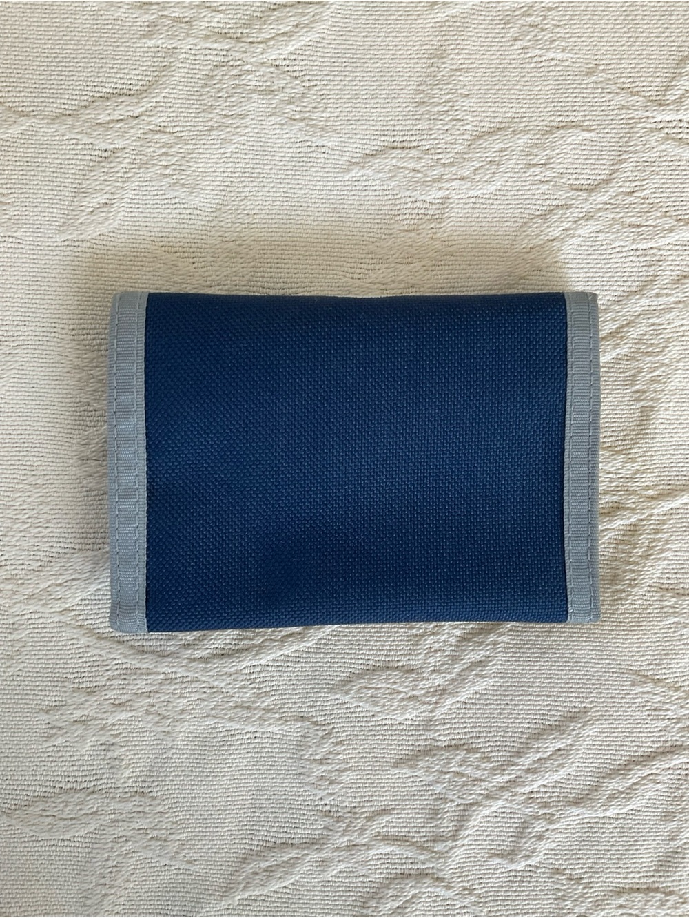 Roxy Navy Blue Trifold Wallet with White Heart Logo Nic Condition - Picture 4 of 4